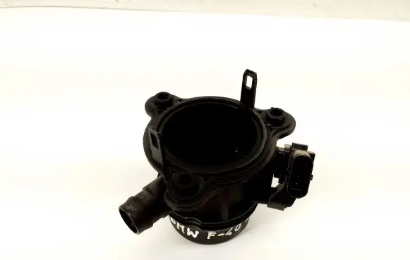 BMW 1 F40 Mass air flow meter 8650761 11868037