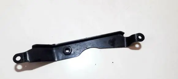 Volkswagen Touareg I Engine mounting bracket 070103811