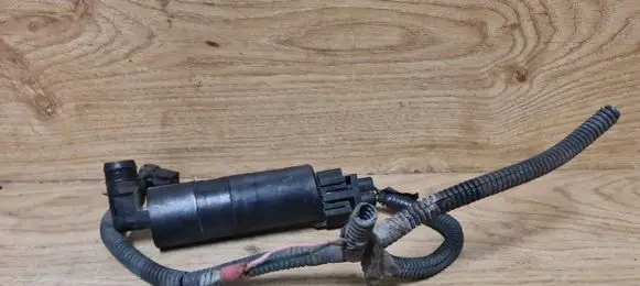 Nissan Primera Windscreen/windshield washer pump
