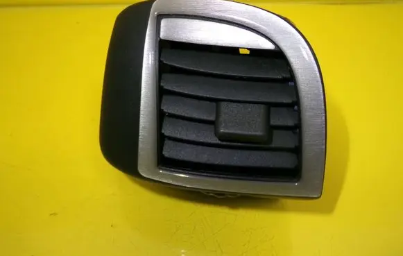 Nissan Micra Dashboard side air vent grill/cover trim 01015102
