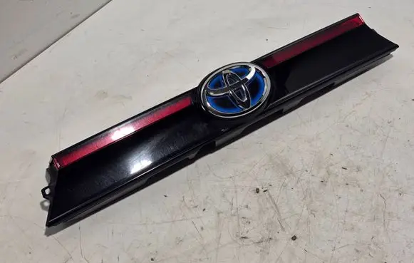 Toyota Yaris Cross Trunk door license plate light bar 768010D760 FL3527213043 L413253