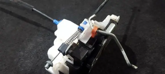 Peugeot Bipper Front door lock