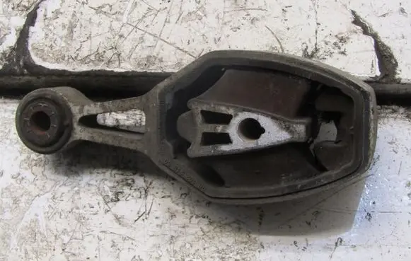 Peugeot 3008 II Engine mount vacuum valve 9810221880