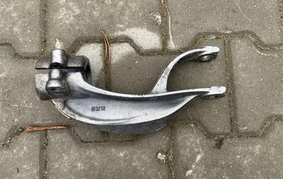 BMW X5 G05 Lower shock absorber bracket 6876684