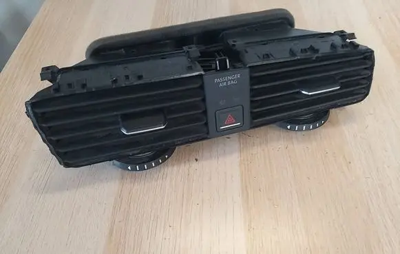 Volkswagen Golf VII Dash center air vent grill 5G1815736C