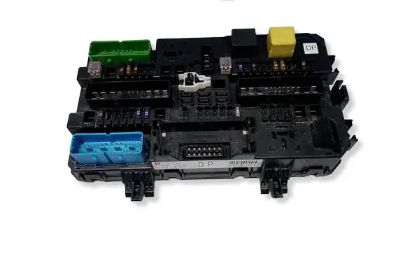 Opel Astra H Fuse module 13181278