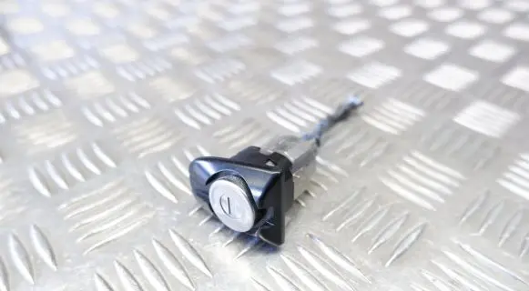 Toyota Yaris Cross Front door lock 690050DM40