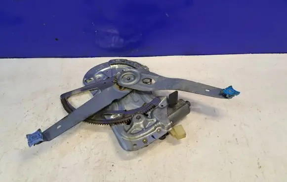 Volvo XC90 Front door electric window regulator 30784576