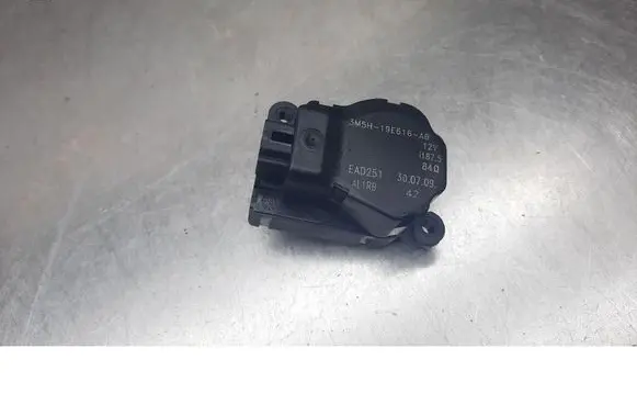Ford Focus C-MAX Coolant heater control valve 3M5H-19E616-AB