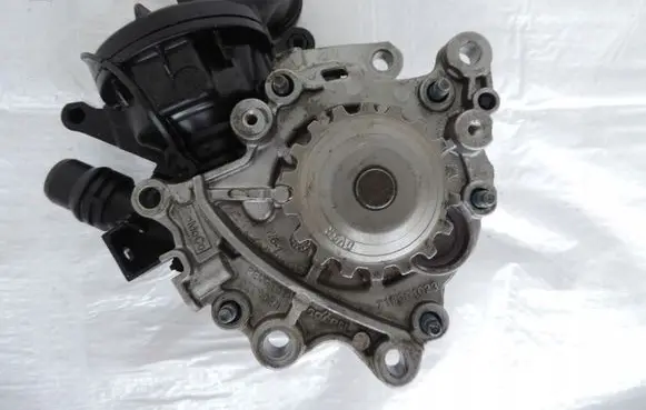 Ford Focus Water pump Z16001023