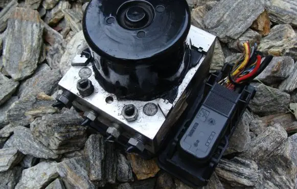 Ford Focus ABS Pump BV612C405AG A426G 10021208034