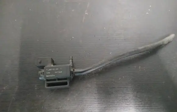 Volvo S60 Turbo solenoid valve 70051500 8699233 08T025