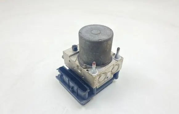 Toyota Avensis T270 ABS Pump 0265251490 4454005100