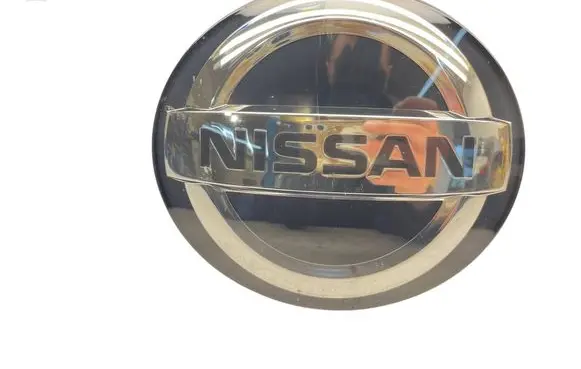 Nissan Qashqai Manufacturer badge logo/emblem 62890HV20A 628896CA0A