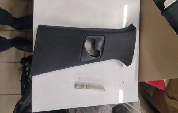 (B) pillar trim (top)