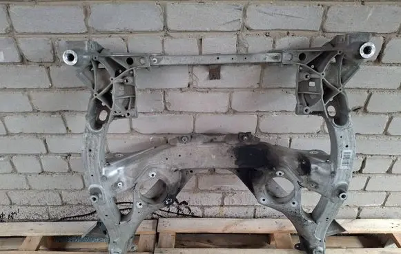 BMW 5 F10 F11 Front subframe 6797647 6797643 560498881
