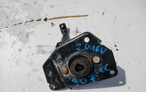 Peugeot 307 CC Gearbox mounting bracket 