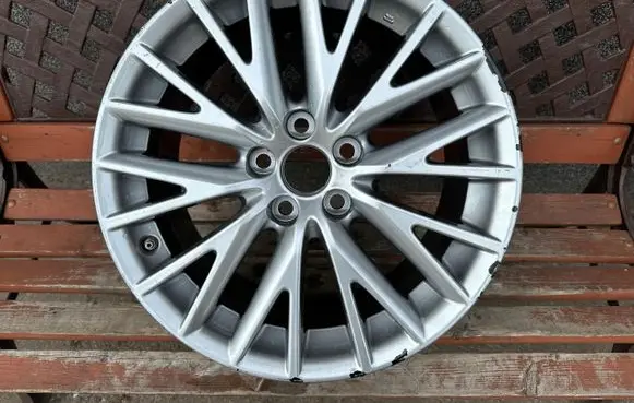 Lexus IS 200-300 R18 alloy rim 