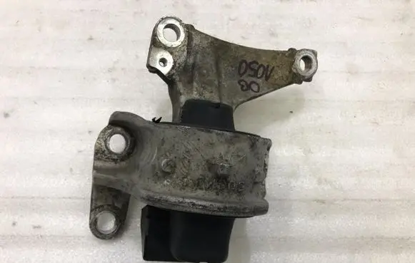 Honda Civic Engine mount vacuum valve 