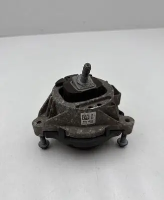 Engine mount bracket