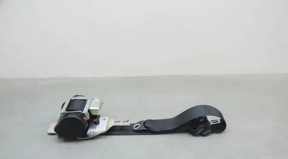 Rear seatbelt