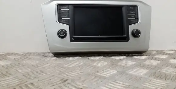 Radio/CD/DVD/GPS head unit
