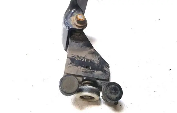 Volkswagen Caddy Sliding door middle roller runner 2K7843304A
