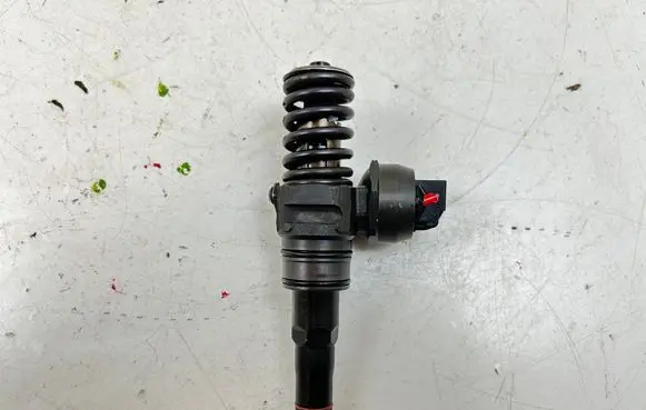 Audi A4 S4 B7 8E 8H Fuel injector 038130073BJ