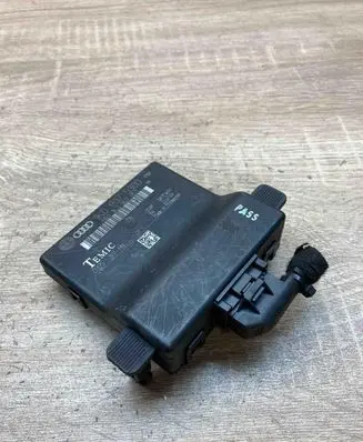 Audi A3 S3 8P Gateway control module 1K0907530D 1K0907951