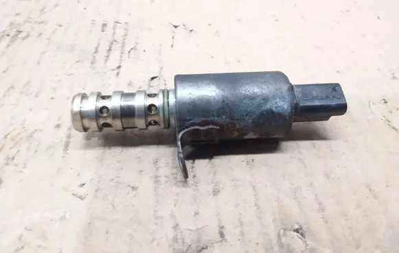 Peugeot 308 Camshaft vanos timing valve V760429280