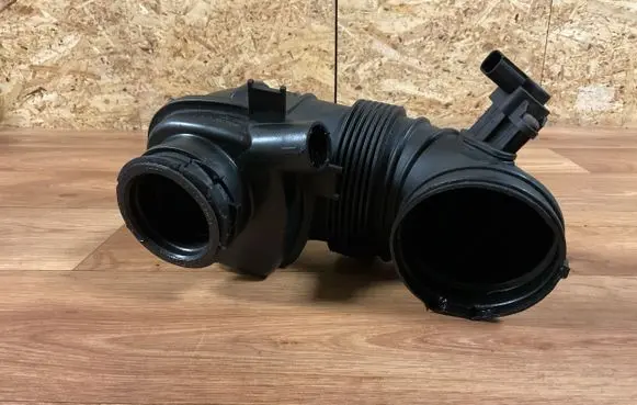 Mercedes-Benz E W212 Turbo air intake inlet pipe/hose A6510900437 A6510940697 446360600