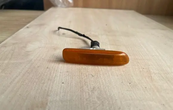 BMW 3 E46 Front fender indicator light 63138370719