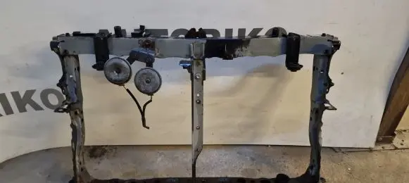 Toyota Avensis T270 Radiator support slam panel