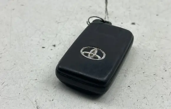 Toyota Prius+ (ZVW40) Ignition key/card 