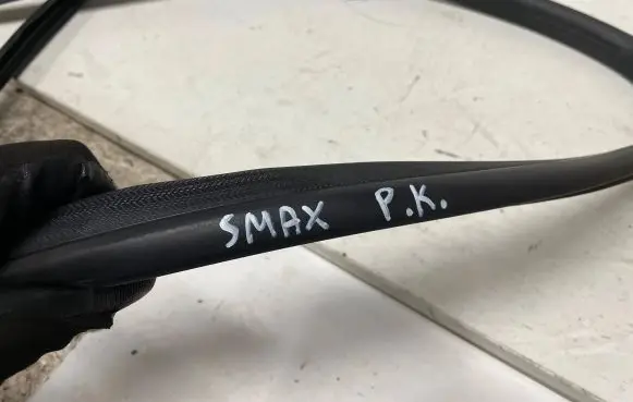 Ford S-MAX Front door rubber seal