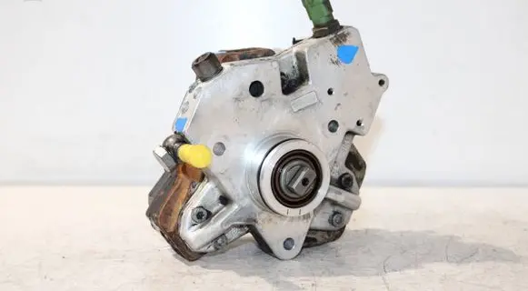 Volvo XC60 Fuel injection high pressure pump 30756125 0445010111