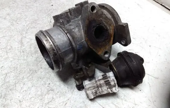 Volkswagen New Beetle EGR valve 038131501E 038129637
