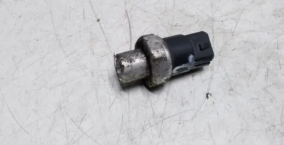 Volkswagen PASSAT B5.5 Air conditioning (A/C) pressure sensor 8D0959482B TDP302QADG2