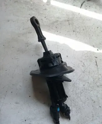 Ford Mondeo MK IV Clutch master cylinder KG19300