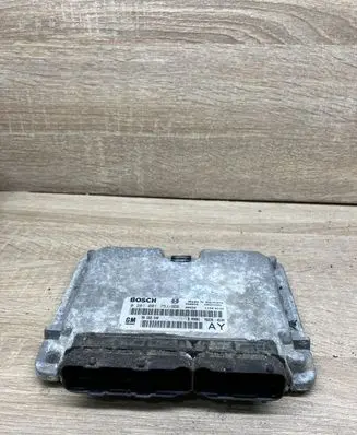 Opel Zafira A Engine control unit/module 90582540 0281001751