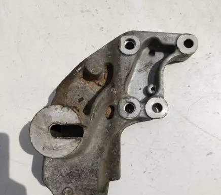 Peugeot 407 Engine mounting bracket 9654603780