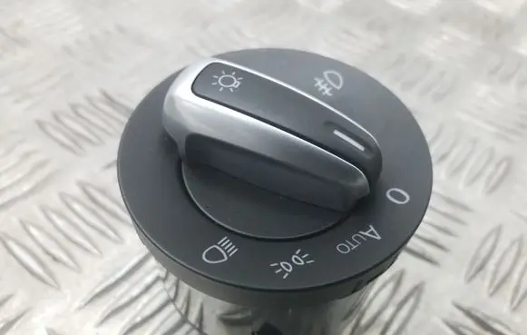 Volkswagen Golf VI Light switch 3C8941431