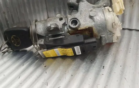 Toyota Avensis Verso Ignition lock 4502028