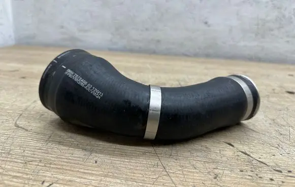 BMW 6 F06 Gran coupe Intercooler hose/pipe 7575408