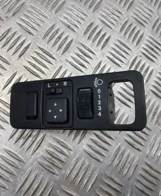 Mitsubishi Carisma Wing mirror switch MR24c906 MR114337