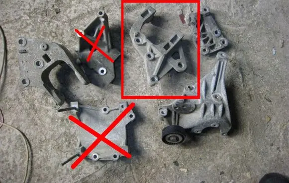 Chrysler Voyager Engine mounting bracket 4721335AA 04721335AA