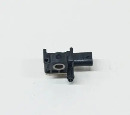 Mercedes-Benz A W176 Airbag deployment crash/impact sensor A1668210151
