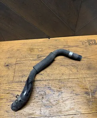 Engine coolant pipe/hose
