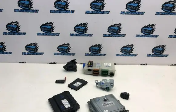 Volvo V70 Engine ECU kit and lock set 30785100 30772784 30765624