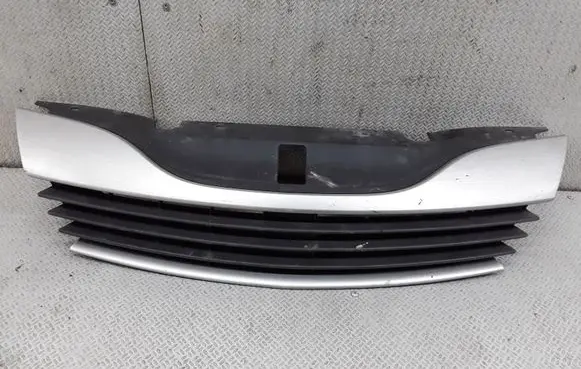 Renault Laguna II Front bumper upper radiator grill